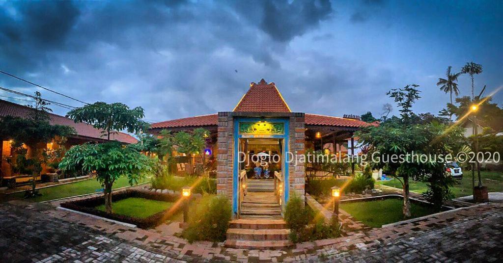 Djoglo Djatimalang Guesthouse Blitar Ngoại thất bức ảnh