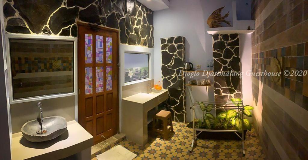 Djoglo Djatimalang Guesthouse Blitar Ngoại thất bức ảnh