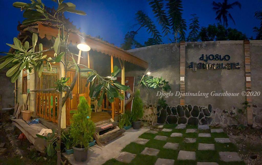 Djoglo Djatimalang Guesthouse Blitar Ngoại thất bức ảnh