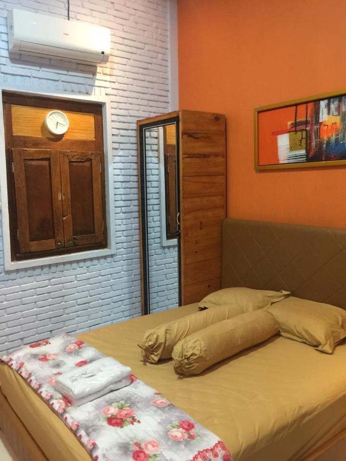 Djoglo Djatimalang Guesthouse Blitar Ngoại thất bức ảnh