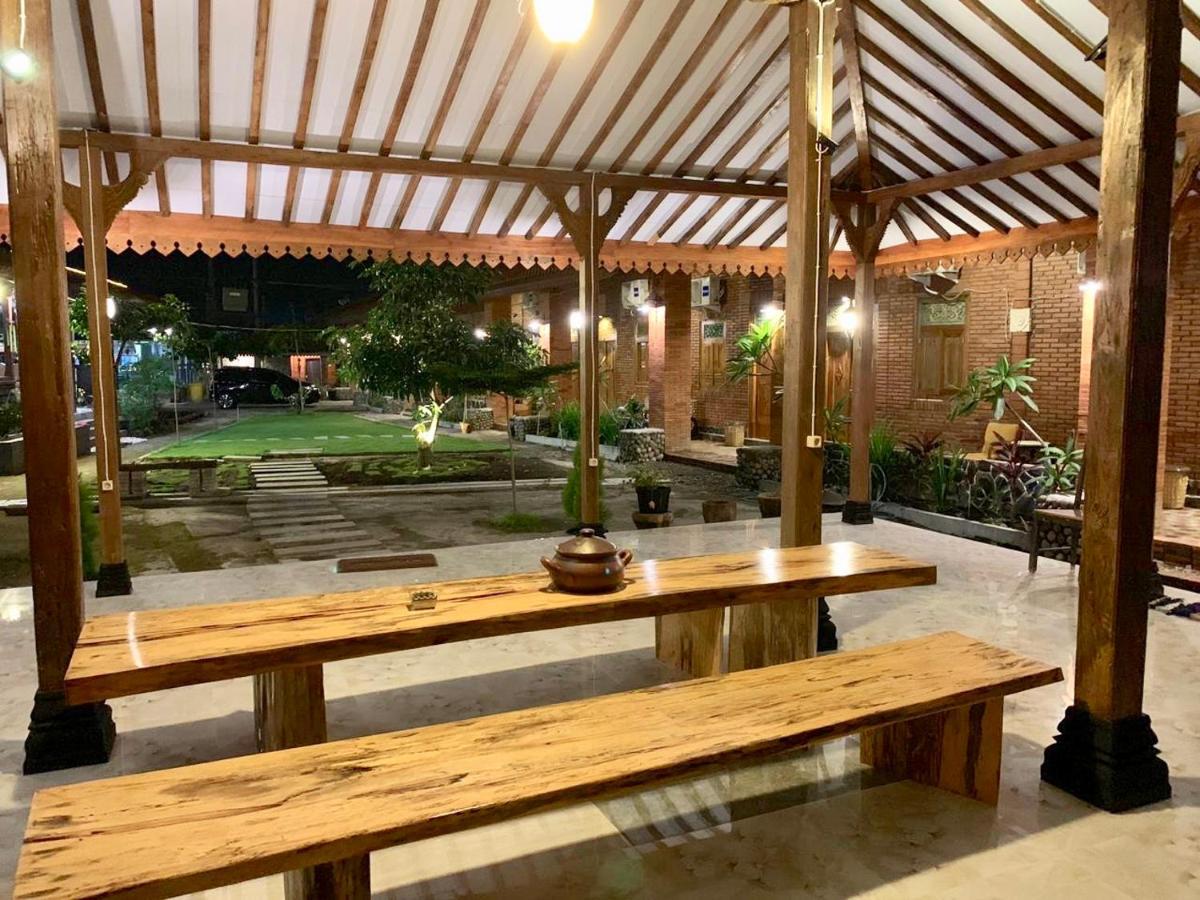Djoglo Djatimalang Guesthouse Blitar Ngoại thất bức ảnh
