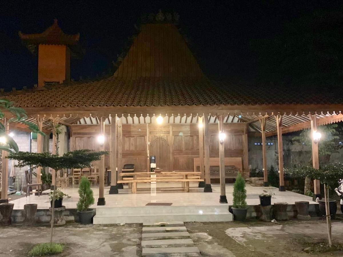 Djoglo Djatimalang Guesthouse Blitar Ngoại thất bức ảnh