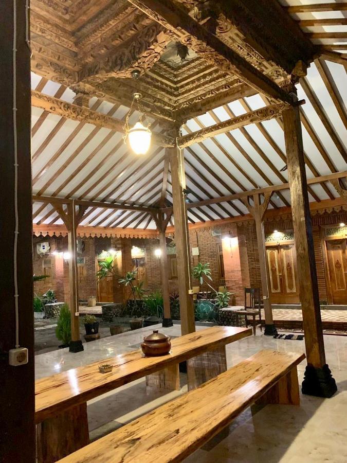 Djoglo Djatimalang Guesthouse Blitar Ngoại thất bức ảnh