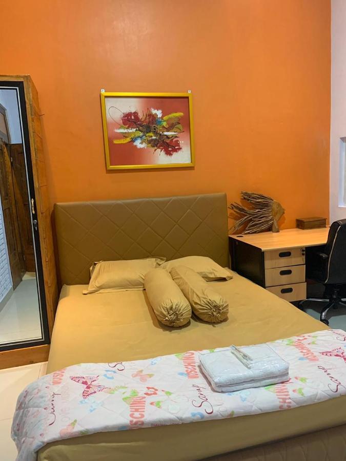 Djoglo Djatimalang Guesthouse Blitar Ngoại thất bức ảnh