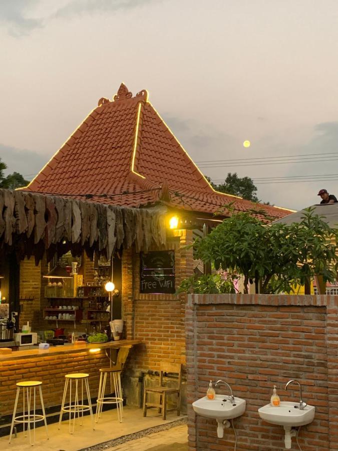 Djoglo Djatimalang Guesthouse Blitar Ngoại thất bức ảnh