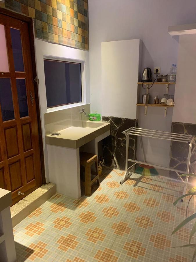 Djoglo Djatimalang Guesthouse Blitar Ngoại thất bức ảnh