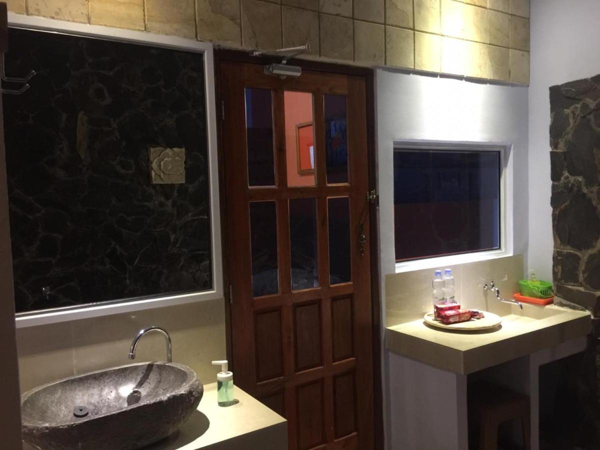 Djoglo Djatimalang Guesthouse Blitar Ngoại thất bức ảnh